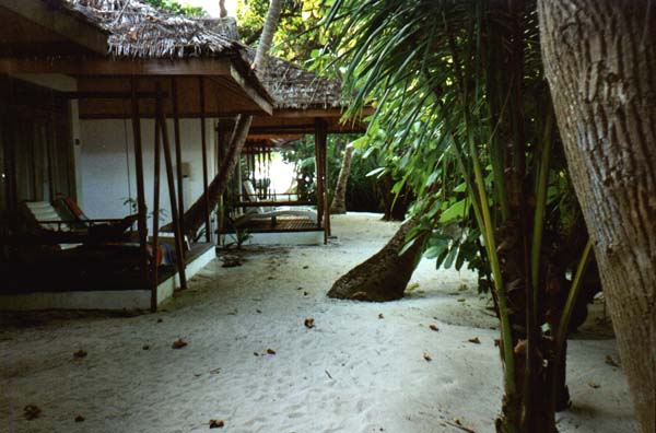 IHURU008.JPG