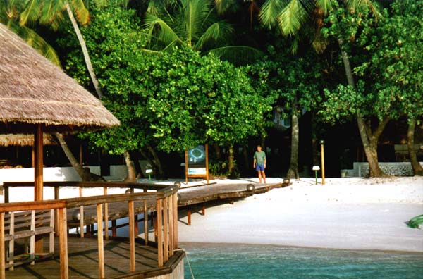 IHURU027.JPG