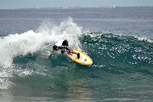 Surfen am Aussenriff